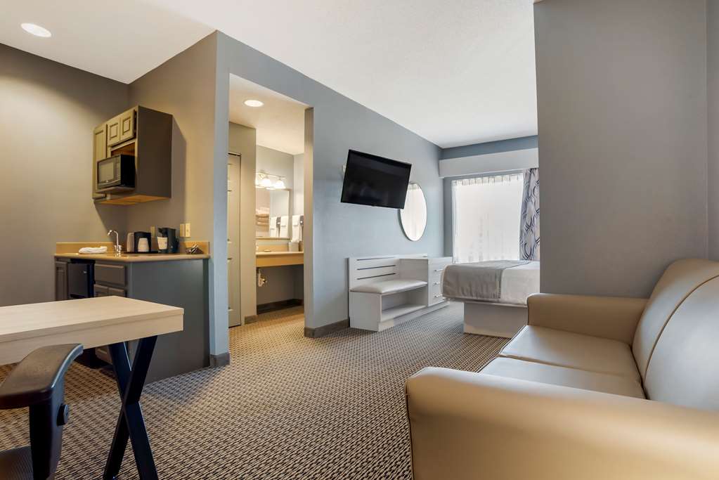 Best Western Plus Two Rivers Hotel & Suites - photo 39