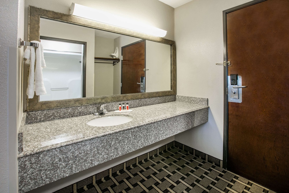 Quality Inn Lawton near Fort Sill - photo 16