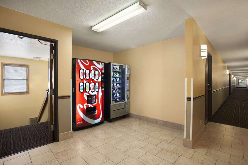 Super 8 by Wyndham Mattoon - photo 34