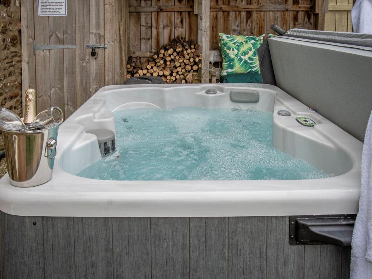 Hall Farm Cottage — 5-Star Luxury Hotel in Spennymoor, United Kingdom