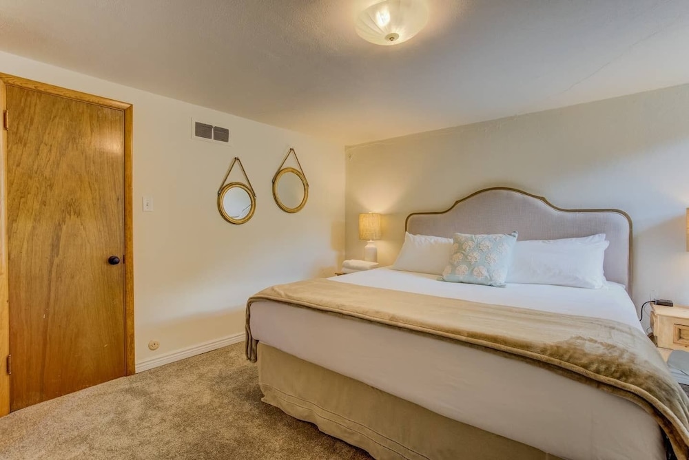 5BR Mnt Viewsdowntown Luxuryfirepit & RV Parking - photo 20