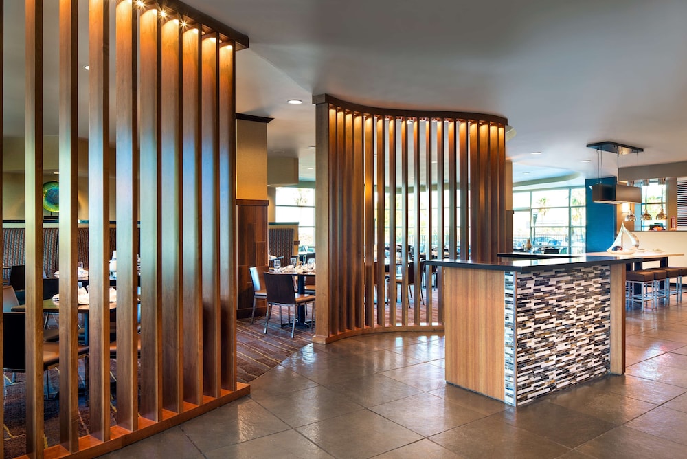 DoubleTree by Hilton San Francisco Airport North Bayfront - photo 23