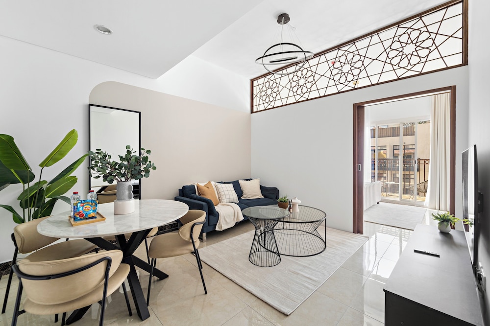 Silkhaus Modern 2BDR in Pantheon Boulevard at JVC — 4-Star Luxury Hotel in Dubai, United Arab Emirates