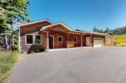 Seabreeze Retreat — 4-Star Luxury Hotel in None, United States