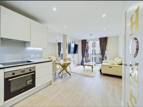 Luxury Apartment Near Train Station and Shops Gym Access — 4-Star Luxury Hotel in Harrow, United Kingdom