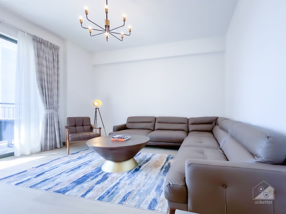 Stunning Beach View Apt. with Balcony Jumeirah La Mer — 4-Star Luxury Hotel in Dubai, United Arab Emirates