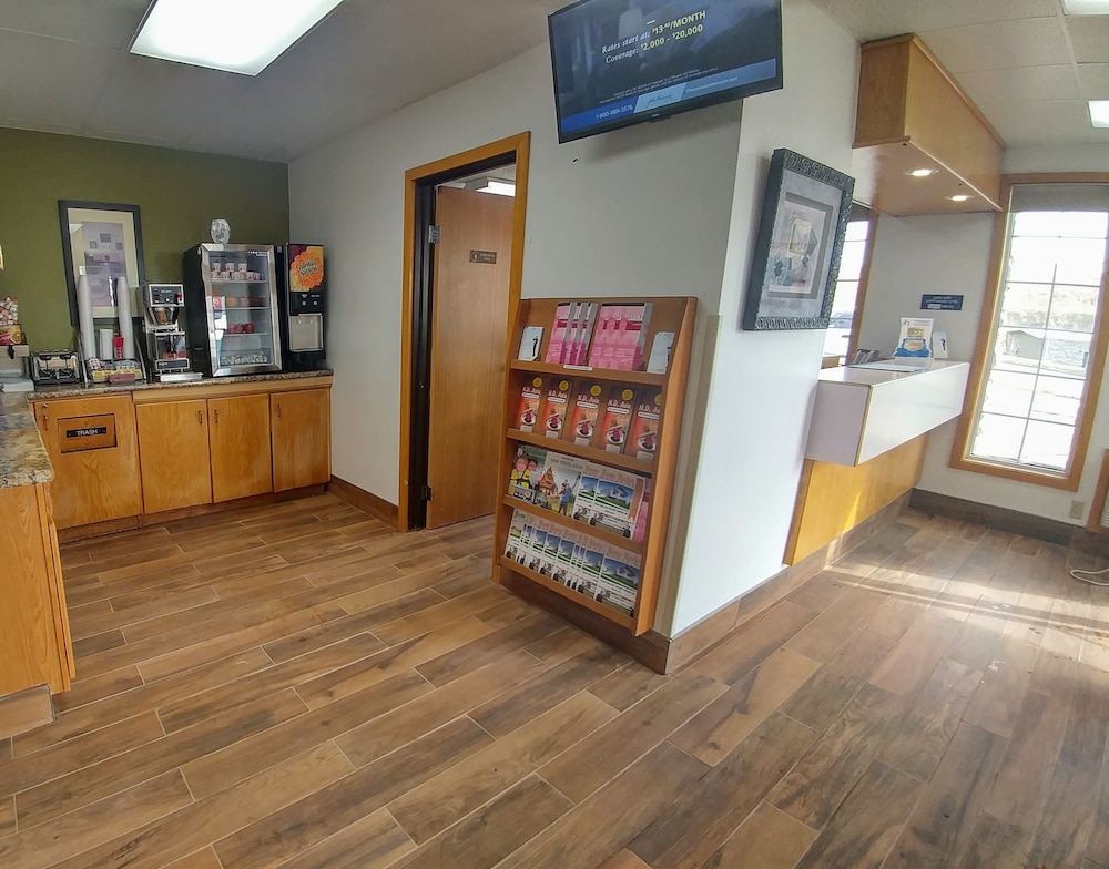 Super 8 by Wyndham Minot Airport - photo 26