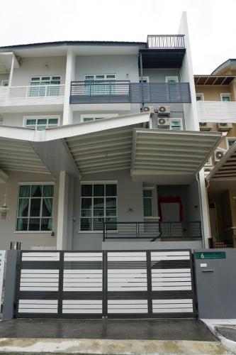 Shamrock Boutique Villa — 4-Star Luxury Hotel in Batu Feringgi, Malaysia