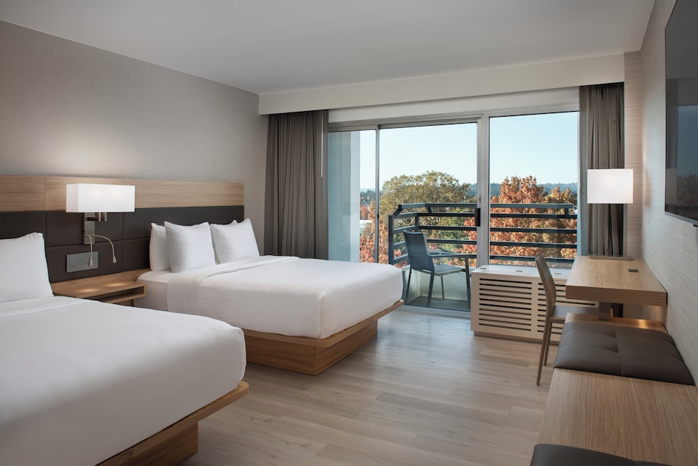 Crowne Plaza Portland Lake Oswego an IHG Hotel - featured photo