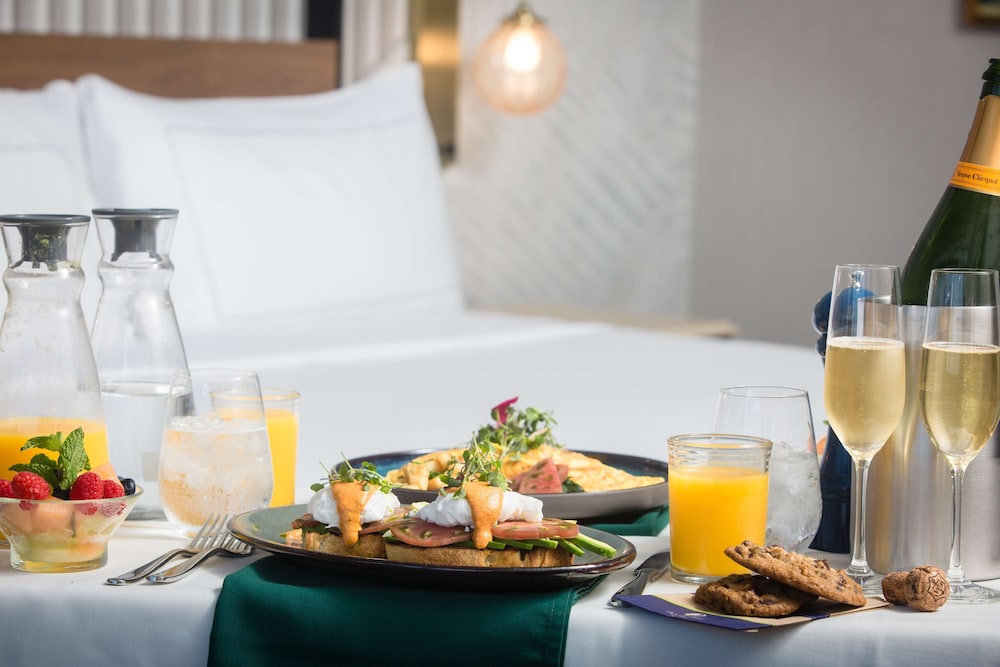 Hotel Fera Anaheim a DoubleTree by Hilton - photo 33
