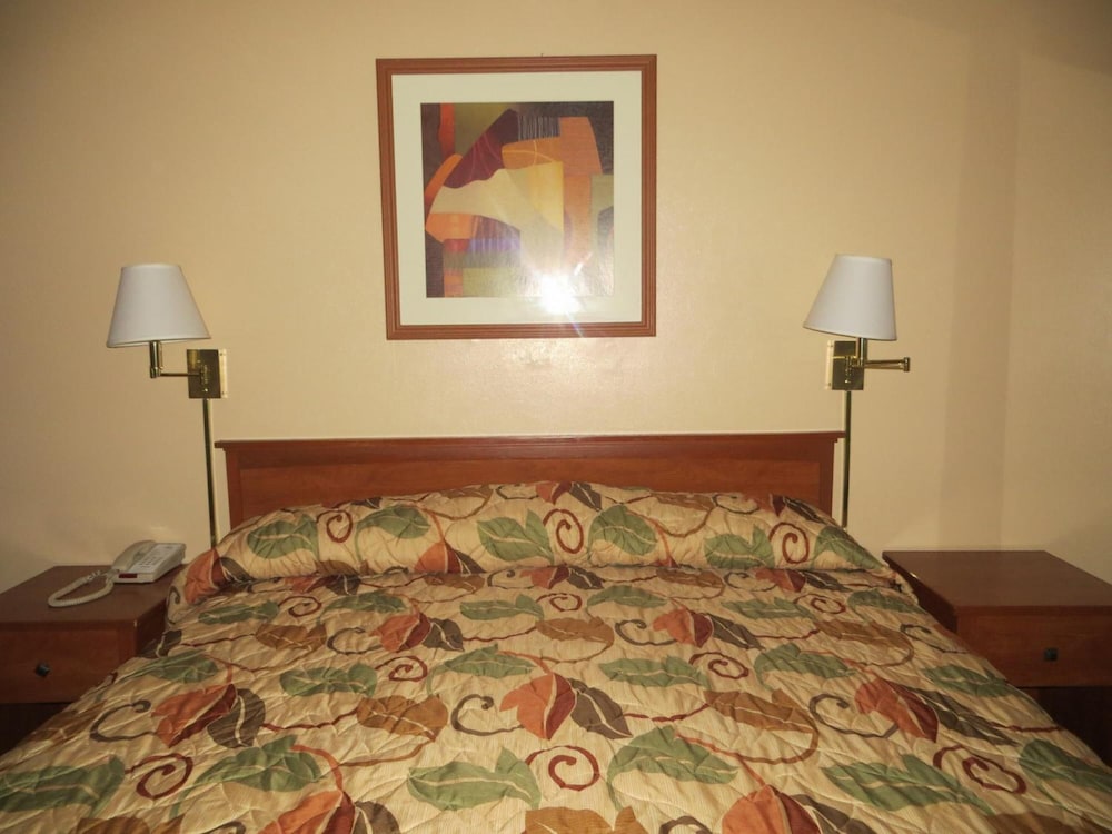 Premier Inns Metro Center - photo 16