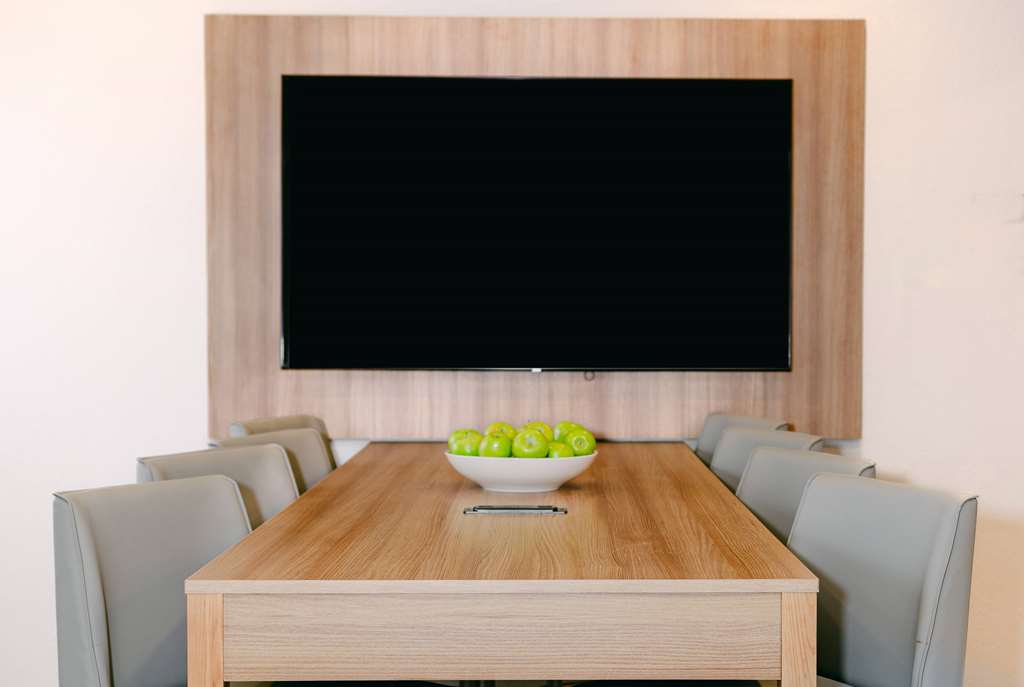 Microtel Inn & Suites by Wyndham Springville - photo 10