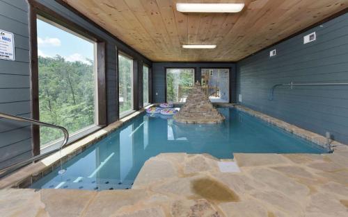 Big Forest Lodge Private Indoor Pool Theater Room 2 Game Rooms Outdoor Hot Tub More — 4-Star Luxury Hotel in Sevierville, United States