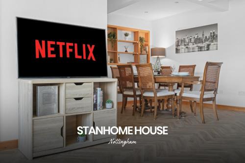 Vibrant 2 bed Home in Nottingham by Renzo Free Driveway Parking Sleeps 6 — 4-Star Luxury Hotel in Nottingham, United Kingdom