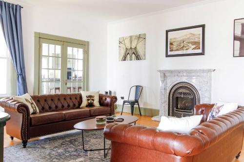 Expansive Victorian Close To Saratoga Springs And Lake George — Corinth