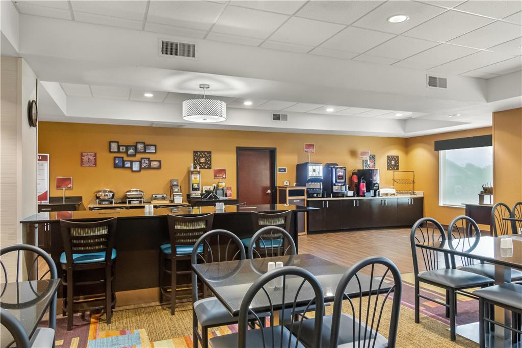 Best Western Plus Hiawatha Hotel - photo 40