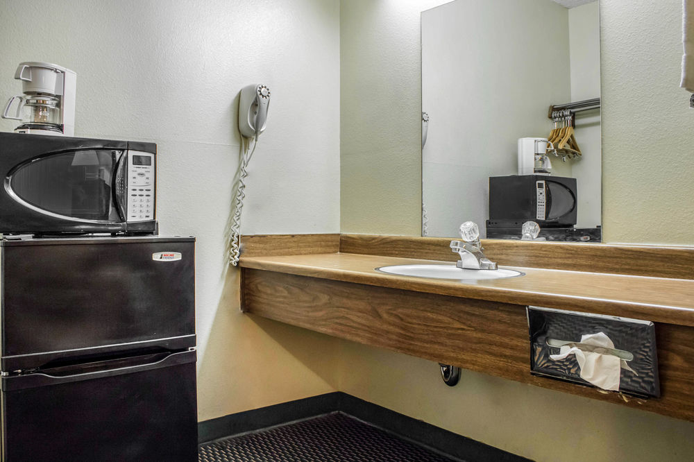 Econo Lodge - last minute hotel in Tucson
