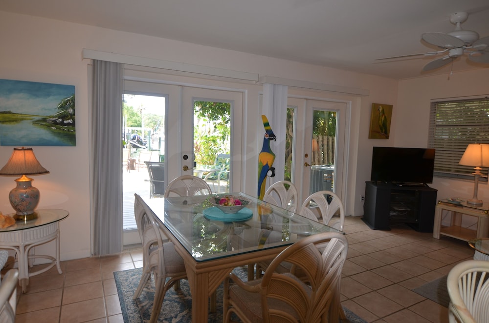 Oasis at John's Pass Madeira Beach - photo 16