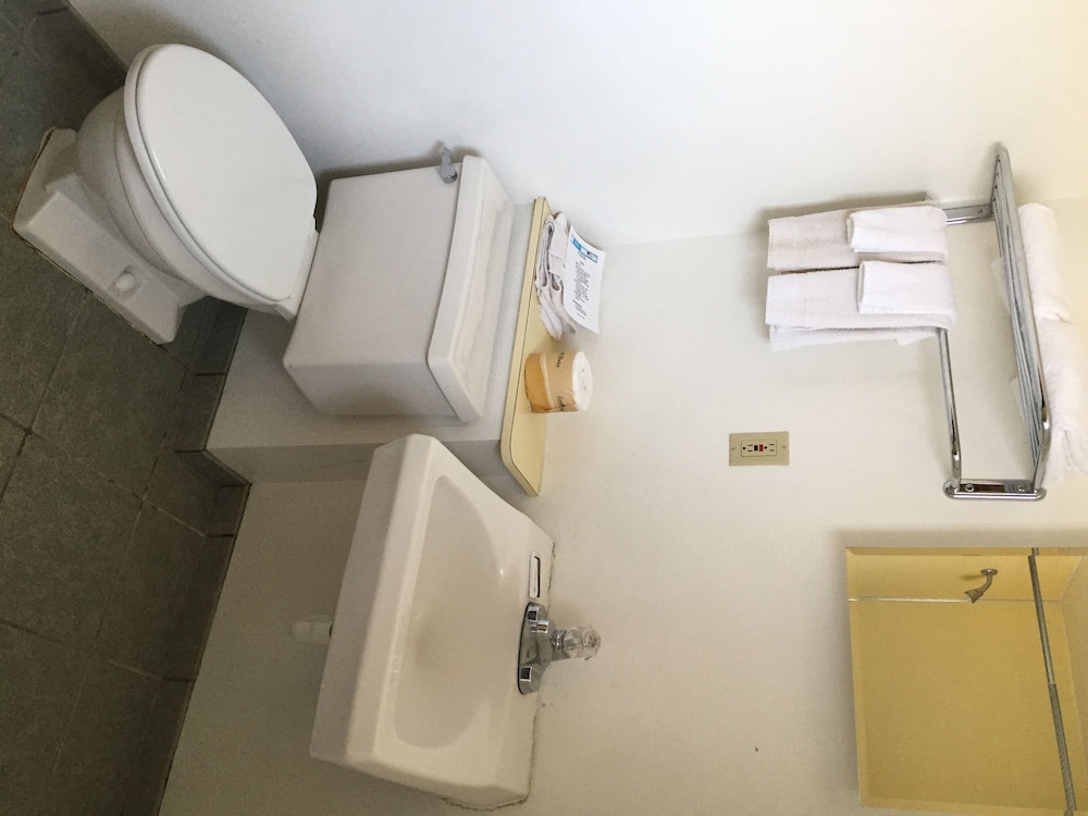Elko Motel - photo 13