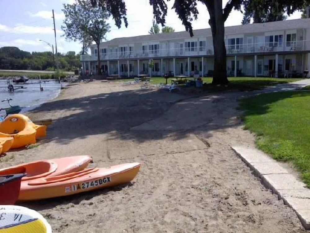 Triggs Bay Resort - photo 20