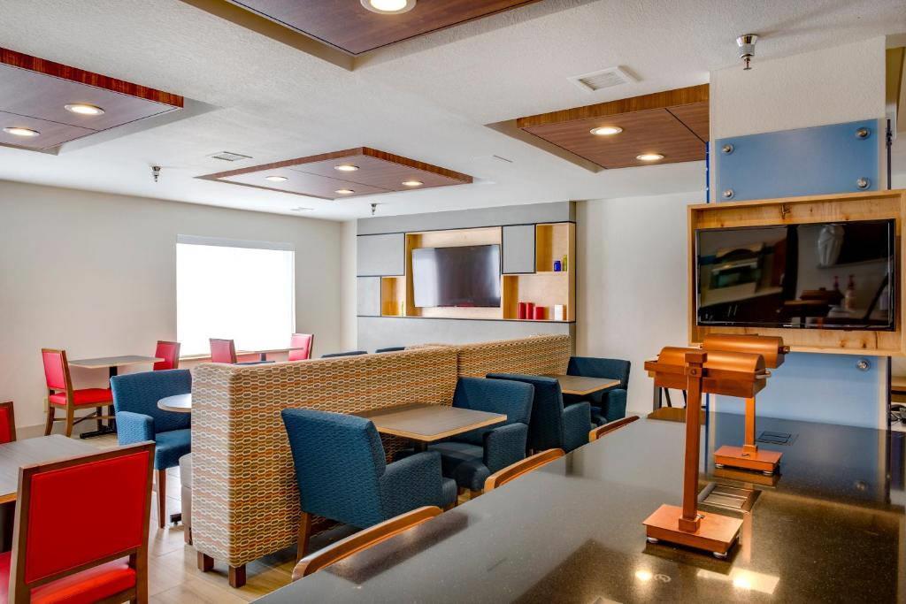 Quality Inn & Suites Bethany Oklahoma City West - photo 12