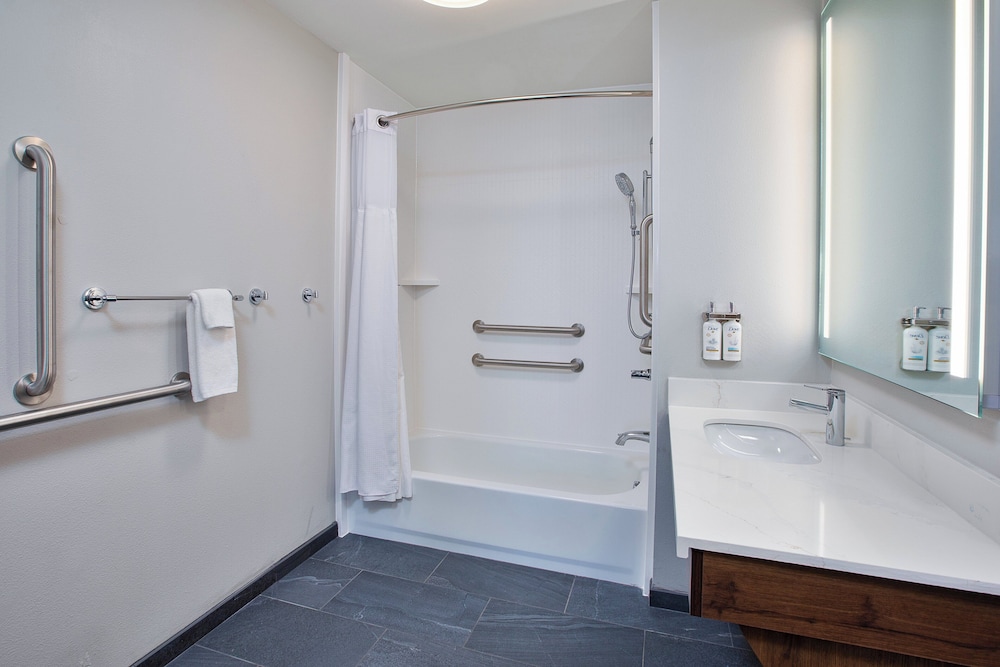 Staybridge Suites Bismarck by IHG - photo 23