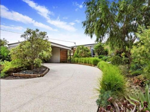 Peaceful Beach Retreat Hotsprings and Wineries in Rosebud, Australia