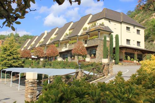 Hotel Restaurant Cal Petit — hotel in Oliana