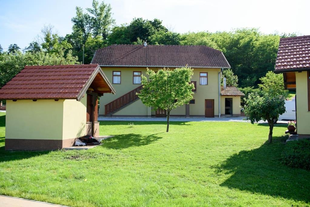 Ruralna Kuca 'Villa Zagorka' Za Odmor Sa Bazenom I Bocalistem — 4-Star Luxury Hotel in Sveti Kriz Zacretje, Croatia