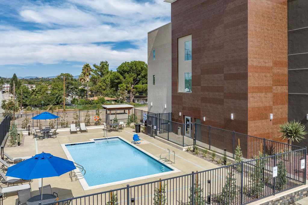 La Quinta Inn & Suites by Wyndham Yucaipa - photo 5