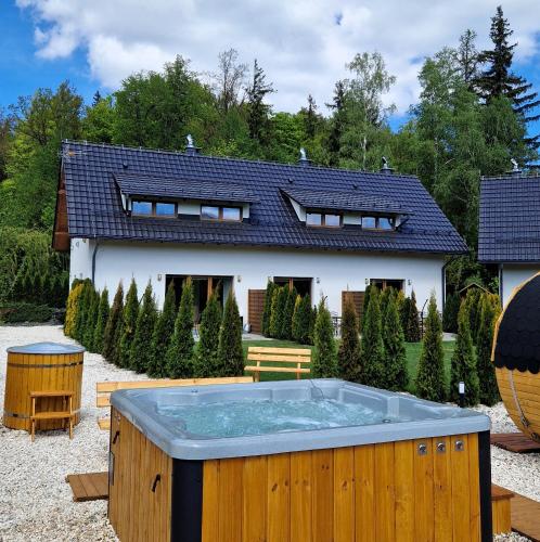 Widokowo Domki z widokiem na Śnieżkę z Jacuzzi i Sauną in Karpacz, Poland