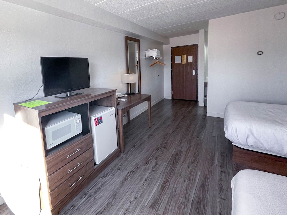 River Bend's Walleye Inn - photo 6