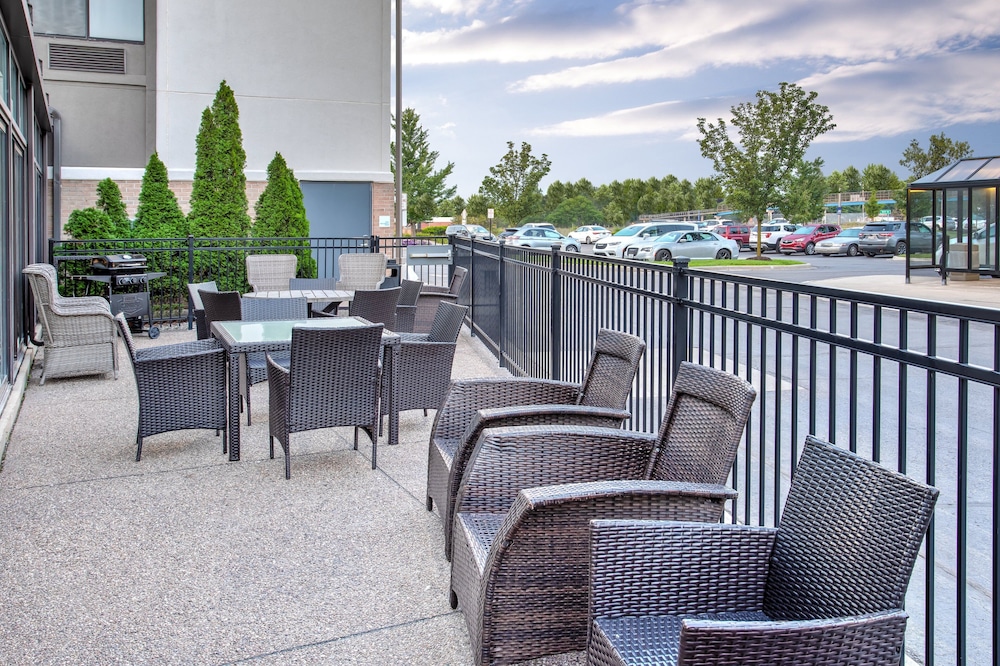 Holiday Inn Express Hotel & Suites Belleville by IHG - photo 42