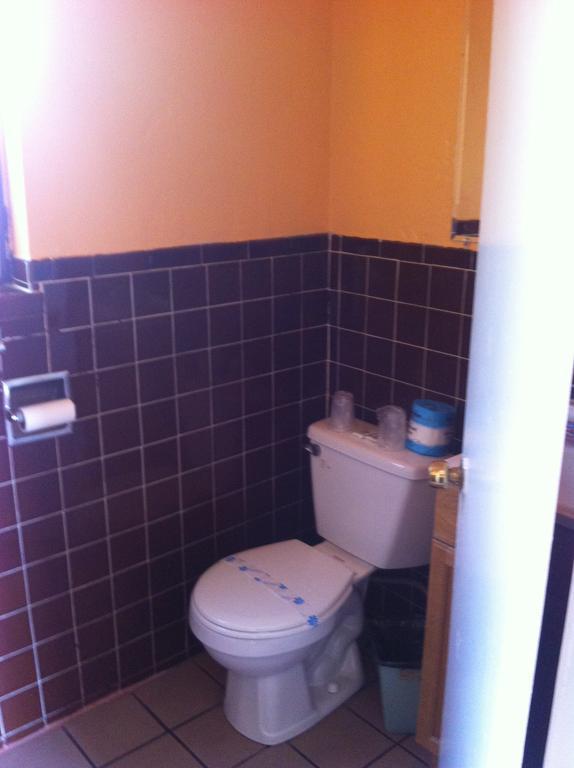 Raymoure Motel - photo 18