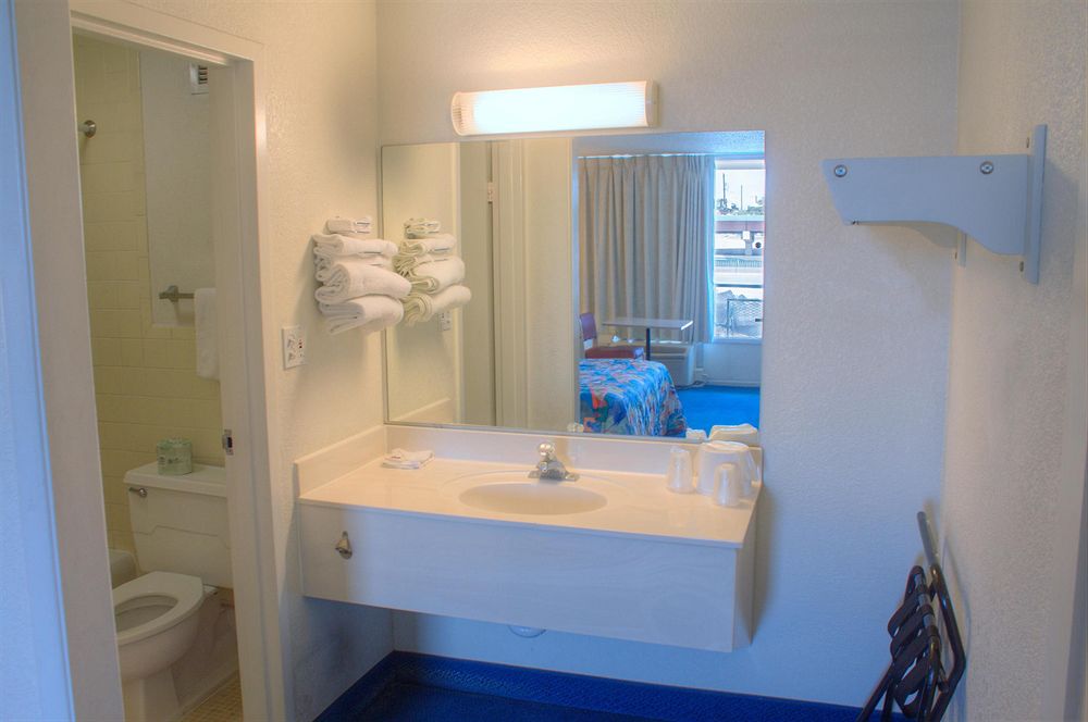 Motel 6 El Paso Central - photo 17