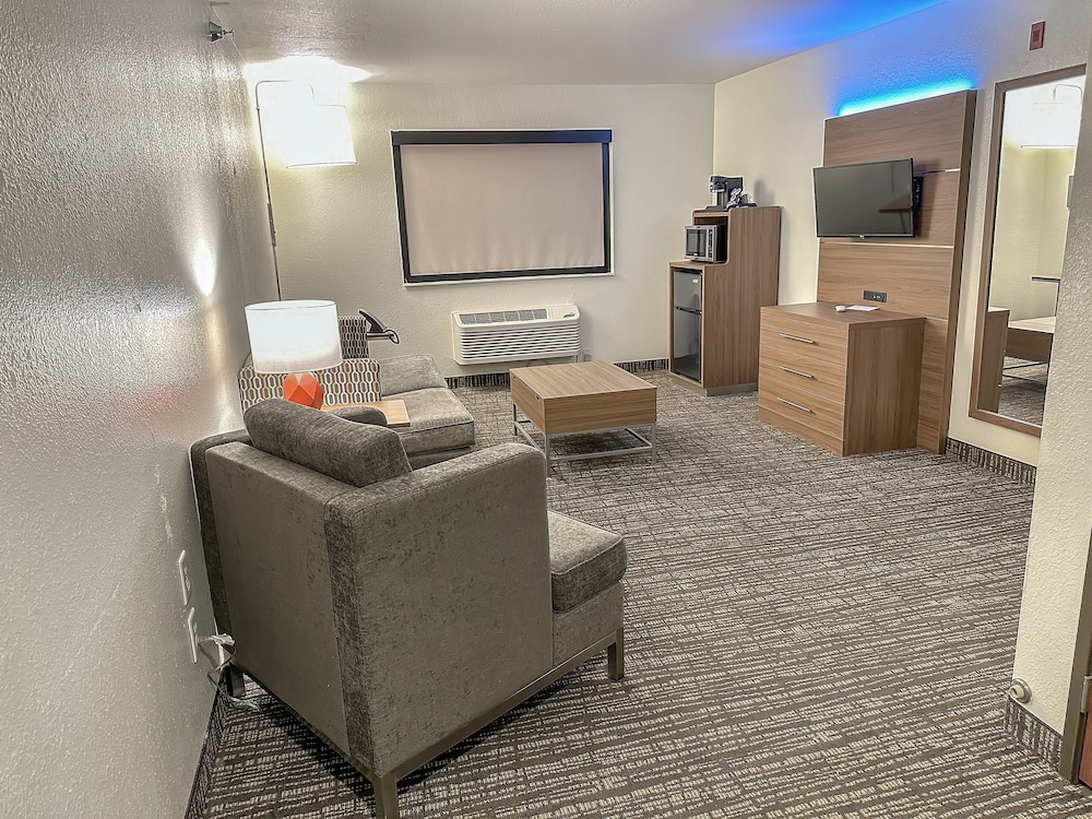 Estherville Hotel & Suites - photo 27