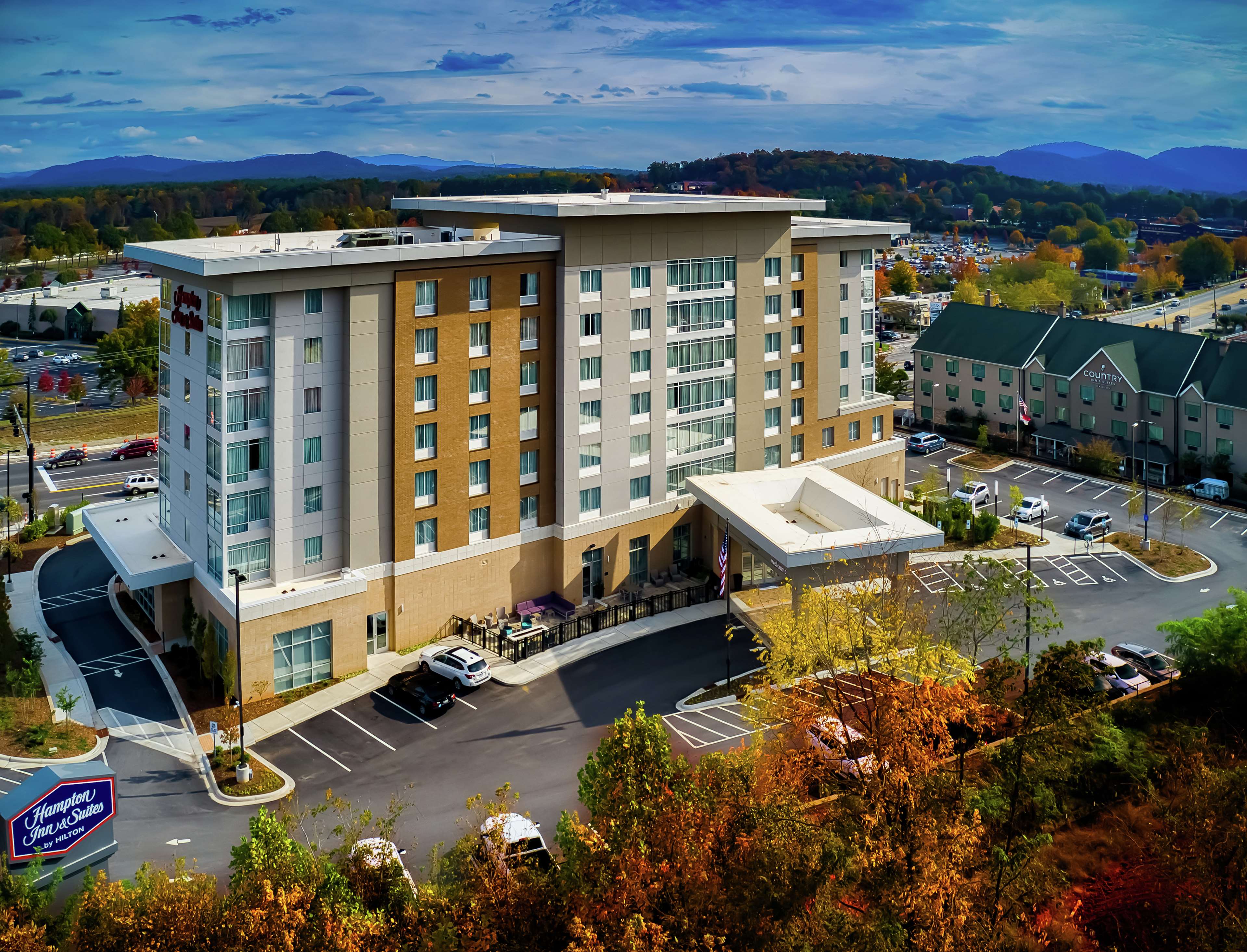Hampton Inn & Suites Asheville Biltmore Area - photo 2