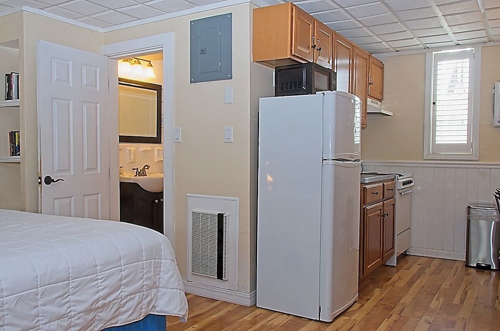 Vineyard Harbor Motel Private Beach - photo 154
