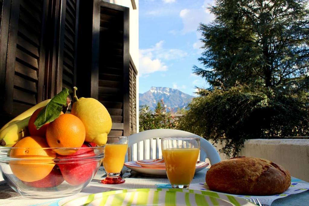 Fronte Lago Residencegarden Moderno Appartamento — 4-Star Luxury Hotel in Calceranica Al Lago, Italy