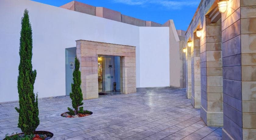 Santa Marina Beach Resort & Spa - carbon neutral hotel in Gazi