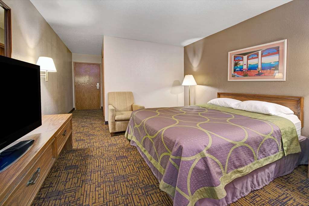 Super 8 by Wyndham Indianapolis Emerson Ave - photo 6