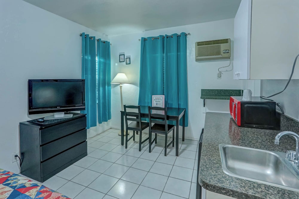 Richard's Motel - photo 28