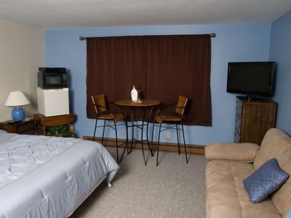 Valhalla Hillside Inn - photo 9