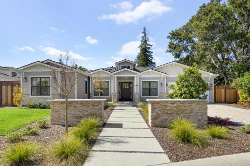 @Marbella Lane Sophisticated 4BR in Los Altos — 4-Star Luxury Hotel in Los Altos, United States
