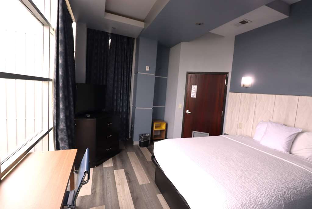 Days Inn & Suites by Wyndham Milwaukee - photo 12