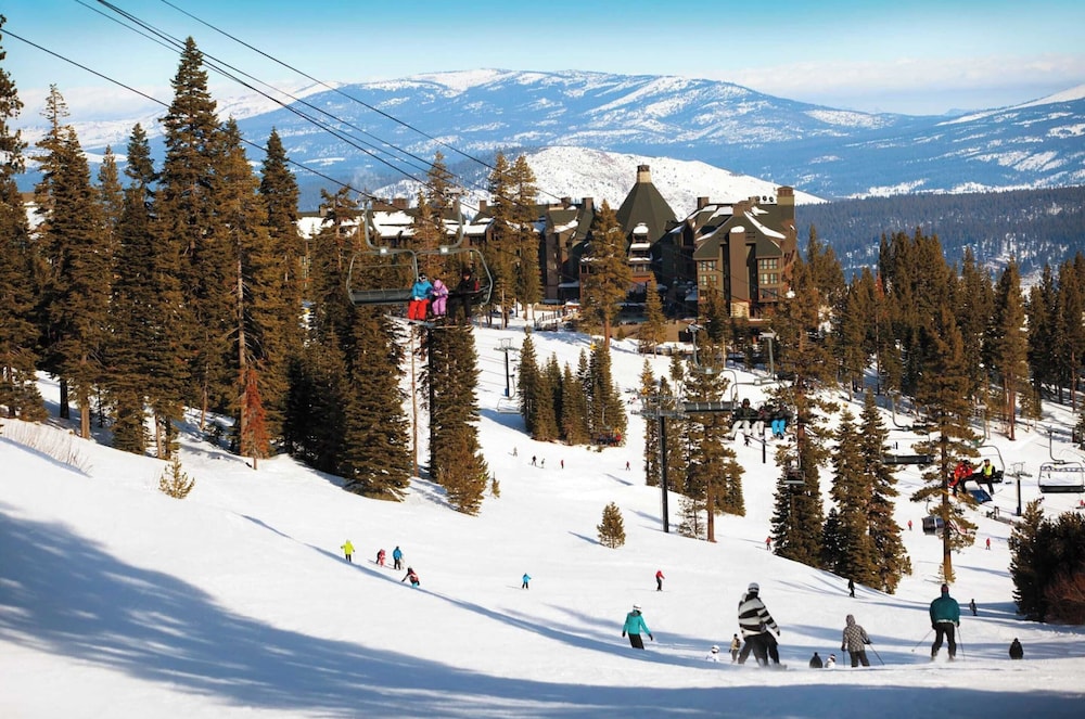 Alpine Bay by Avantstay 5mins To Diamond Peak Skiing w Expansive Deck - photo 2