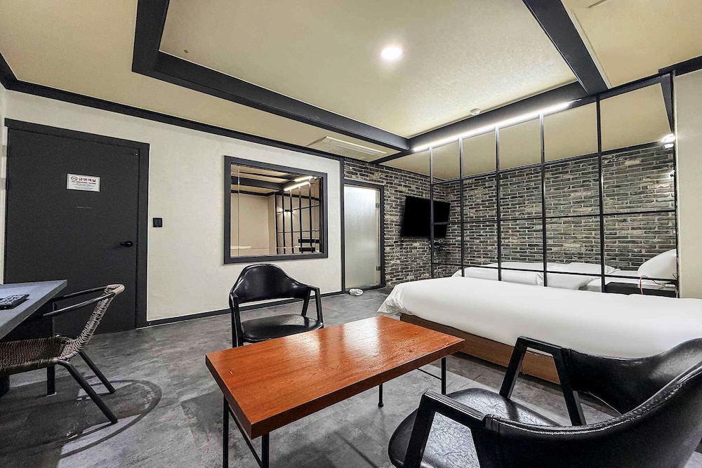 Carlton Hotel Incheon Juan Spacious Rooms Renovated Free WiFi in Incheon, South Korea