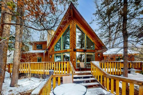 Blue Riverfront Retreat in Silverthorne, United States