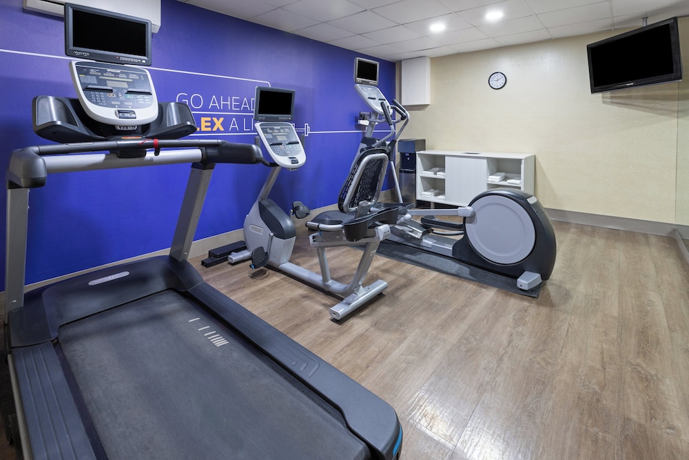 Holiday Inn Express Hotel & Suites Freeport by IHG - photo 17
