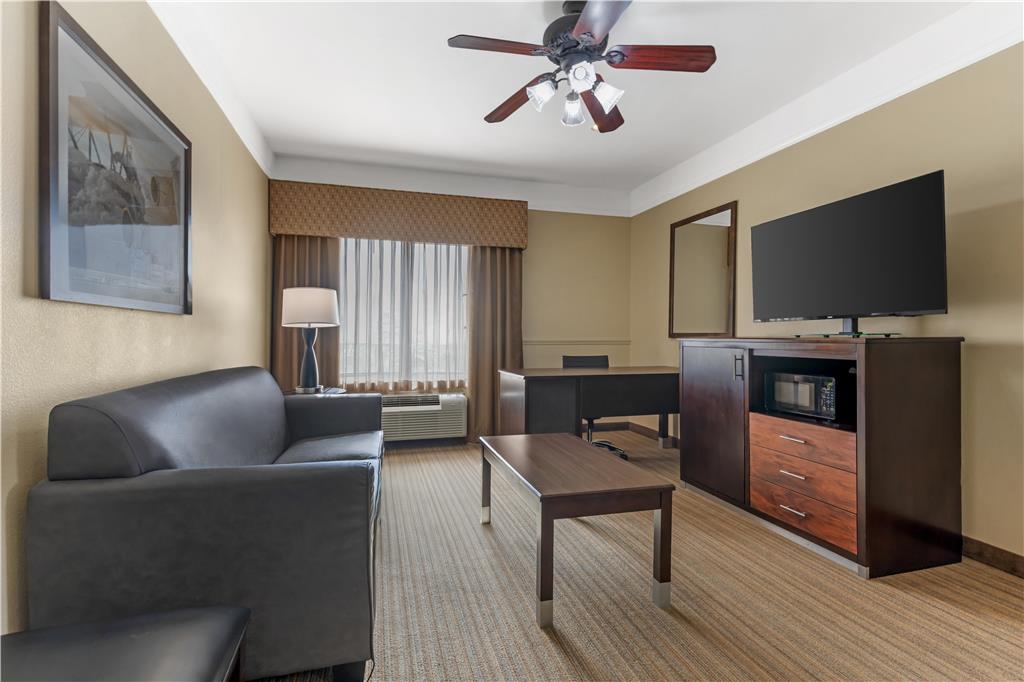 Best Western Plus Monica Royale Inn & Suites - photo 49